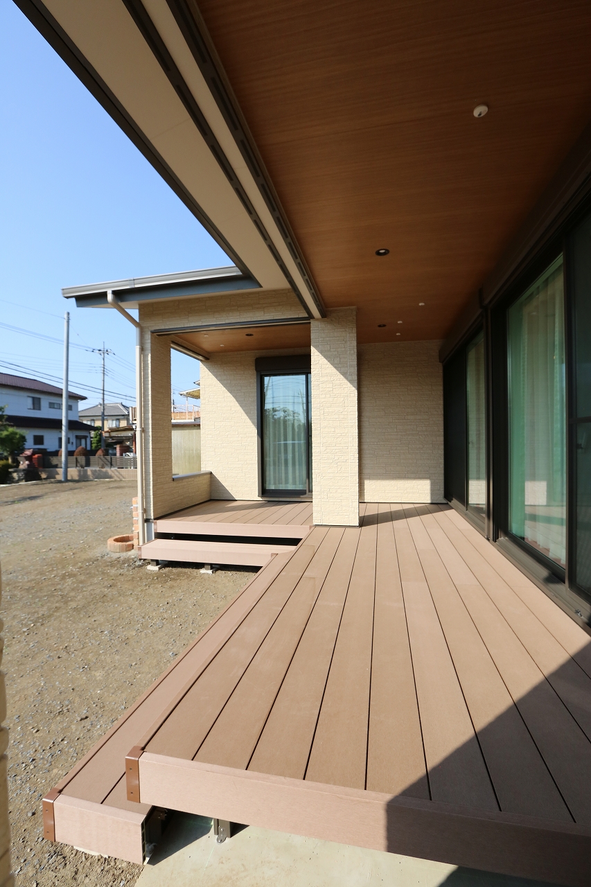 平屋・ウッドデッキ・太陽光発電の家／栃木県小山市