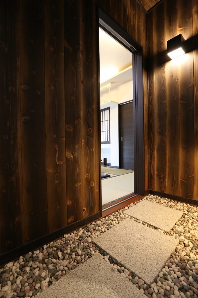 折上天井・焼杉・敷石の家/栃木県栃木市