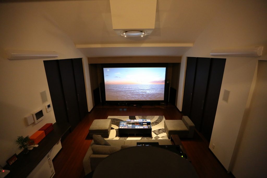 ホームシアター・勾配天井・スキップフロアの家/栃木県栃木市