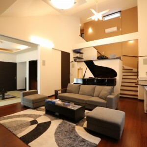 勾配天井・Bar・グランドピアノの家/栃木県栃木市