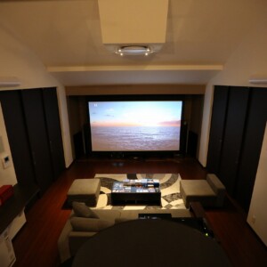 ホームシアター・勾配天井・スキップフロアの家/栃木県栃木市